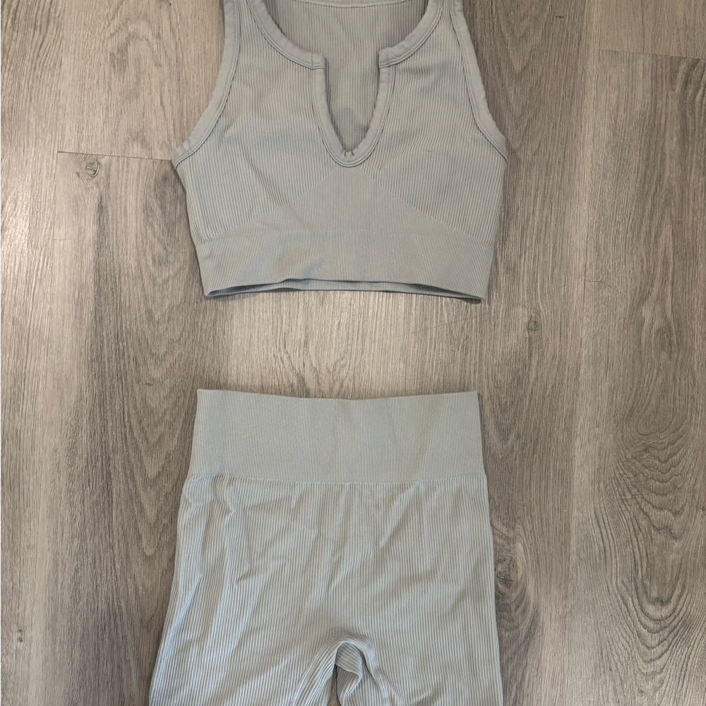 2 piece workout set - Gray sz M